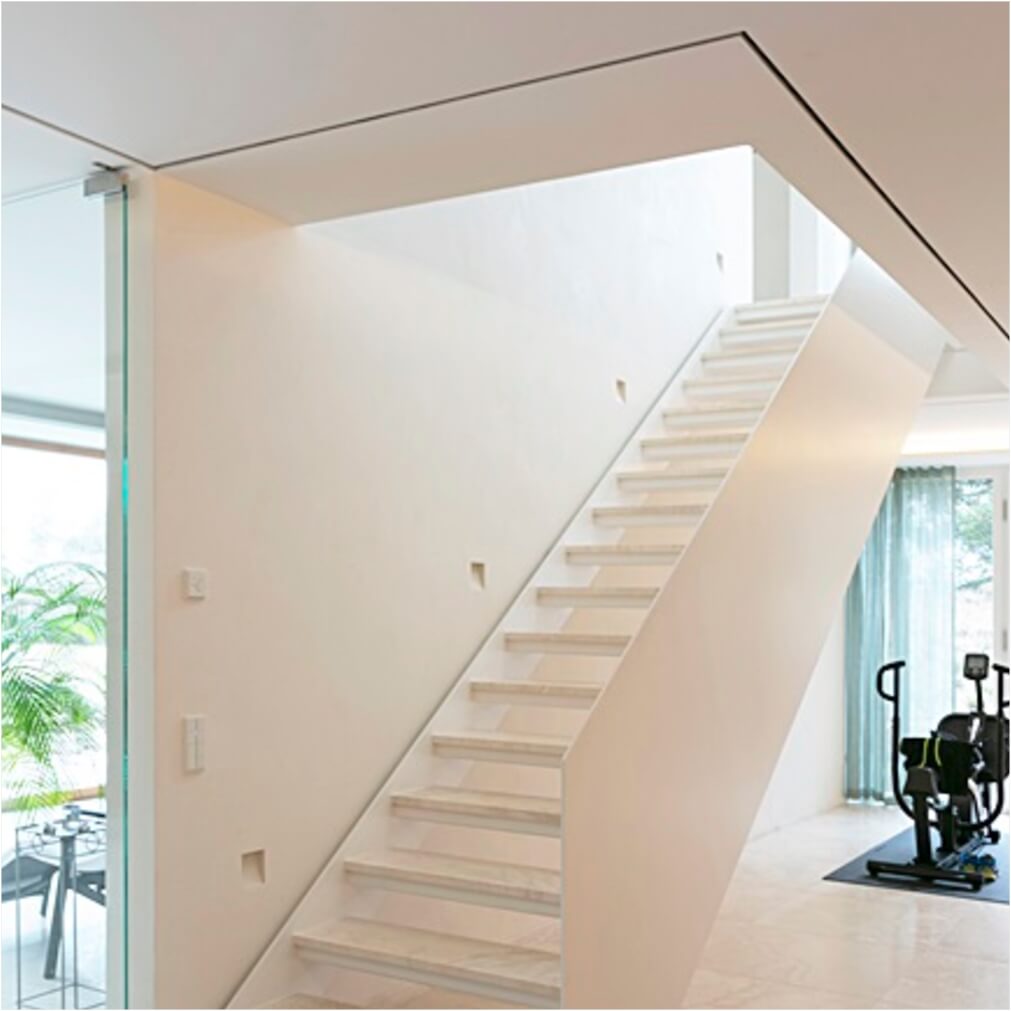 Gerade Loft-Treppe